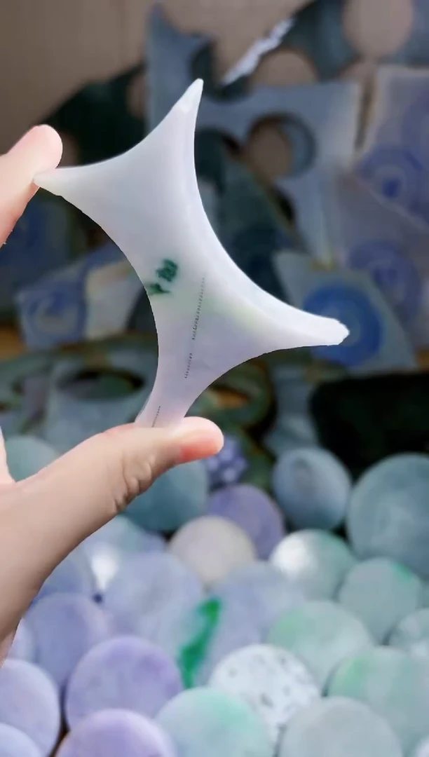 翡翠未镶嵌颈饰翡翠A货 江谭233