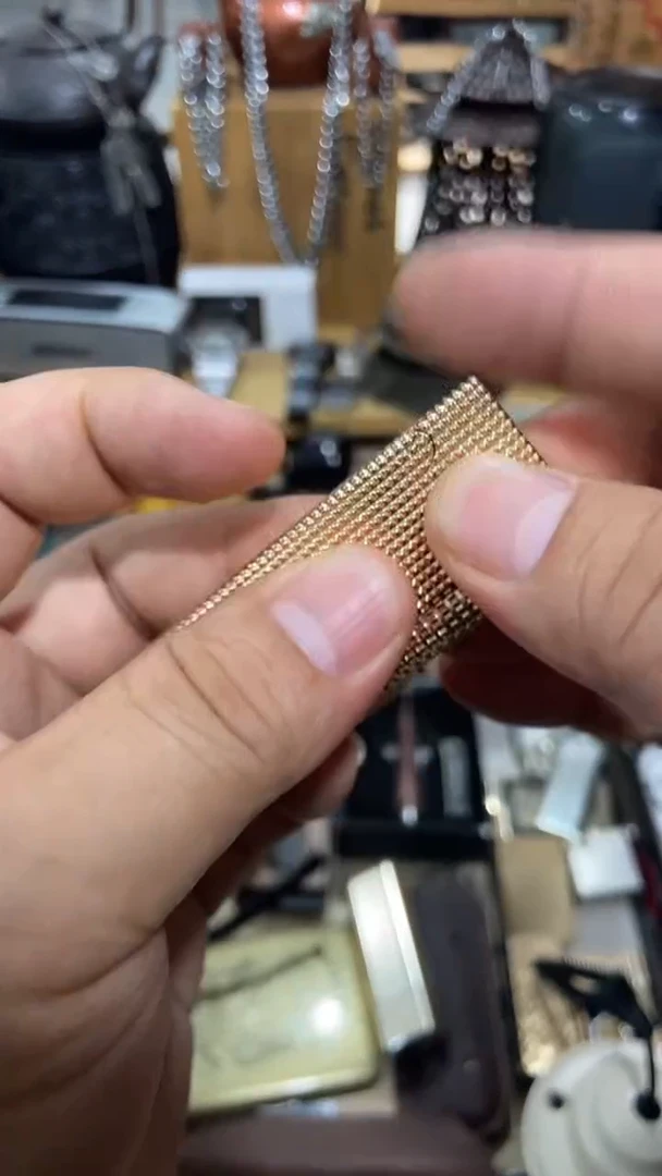 瓷片闪购商品  如图所示