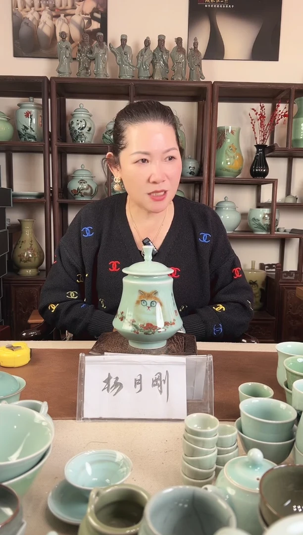 釉中彩 猫画 小蛮腰盖罐L