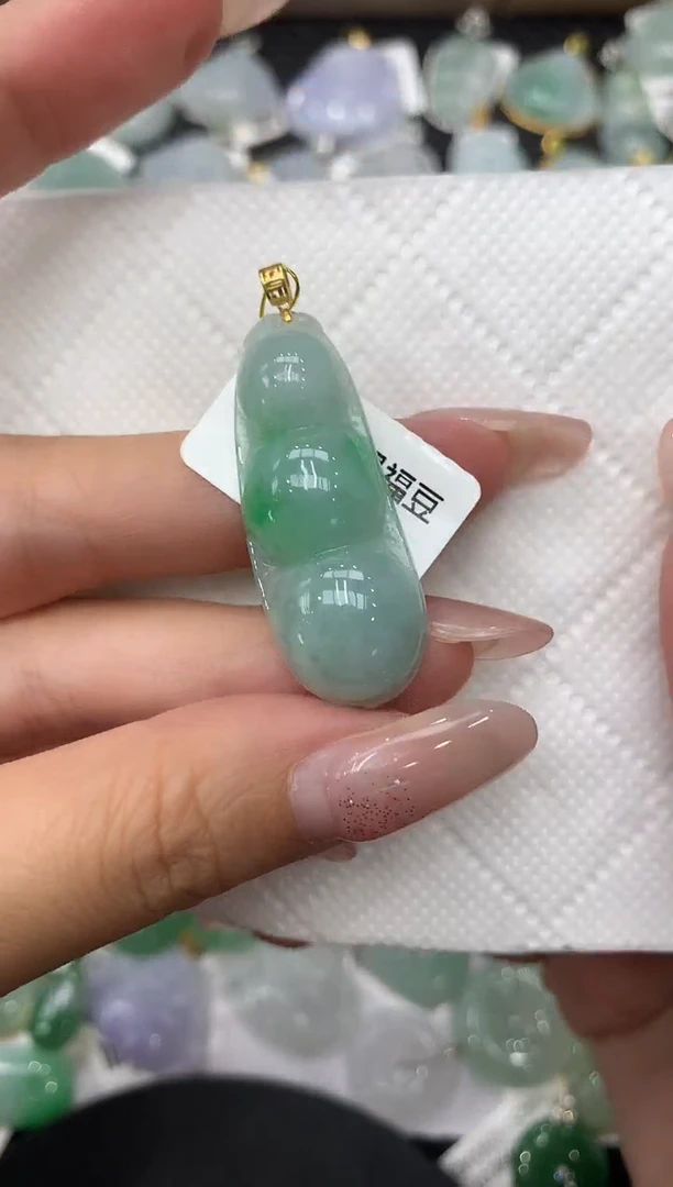 颈饰18K金镶嵌翡翠1111111111