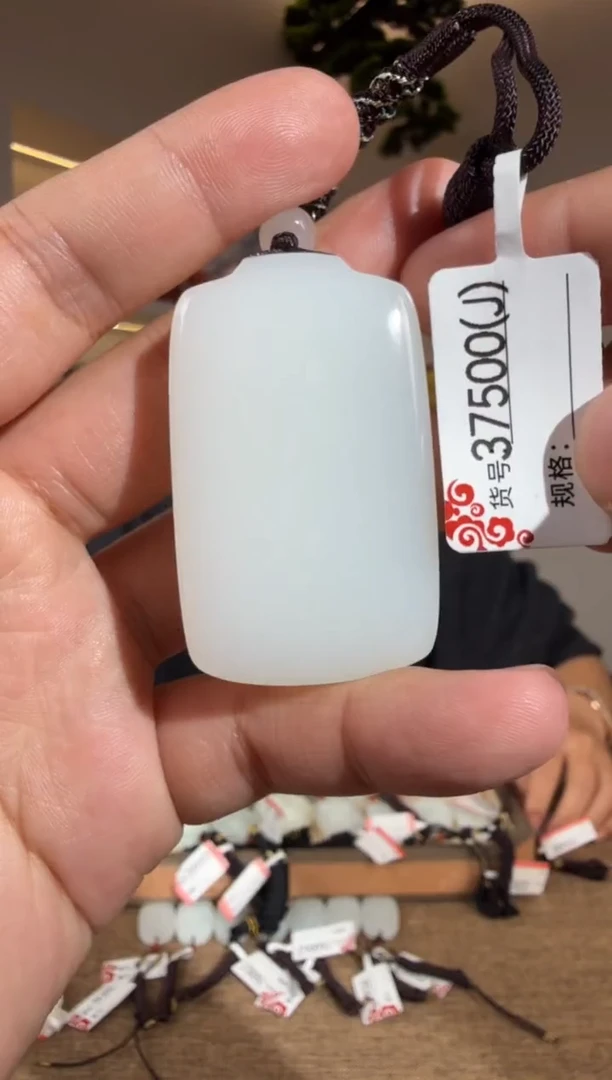 颈饰未镶嵌和田玉J