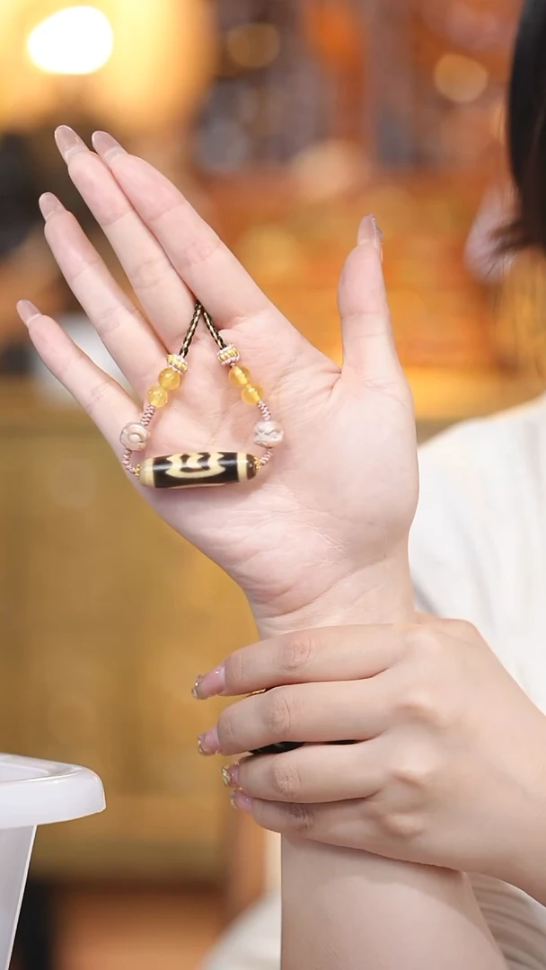 【闪购商品】玛瑙/玉髓颈饰18K金镶嵌大p锁骨链