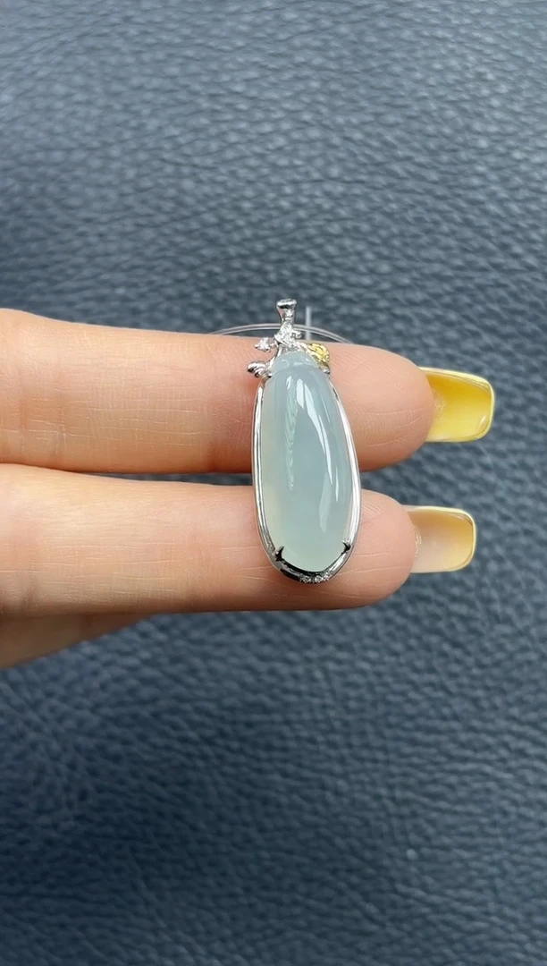 颈饰18K金镶嵌翡翠YM1156-1 福瓜