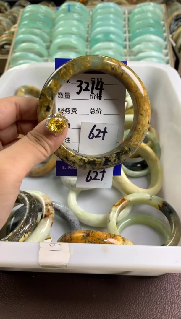 【闪购商品】蛇纹石玉手镯未镶嵌3214