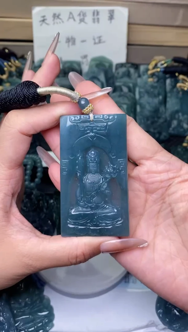 颈饰未镶嵌翡翠