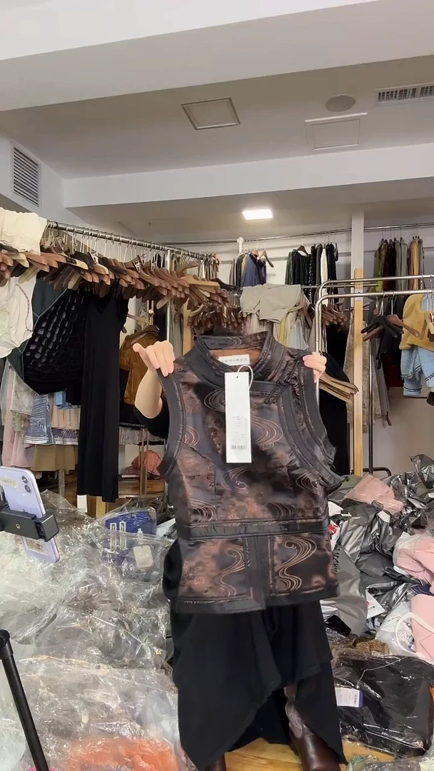 L        115   马甲