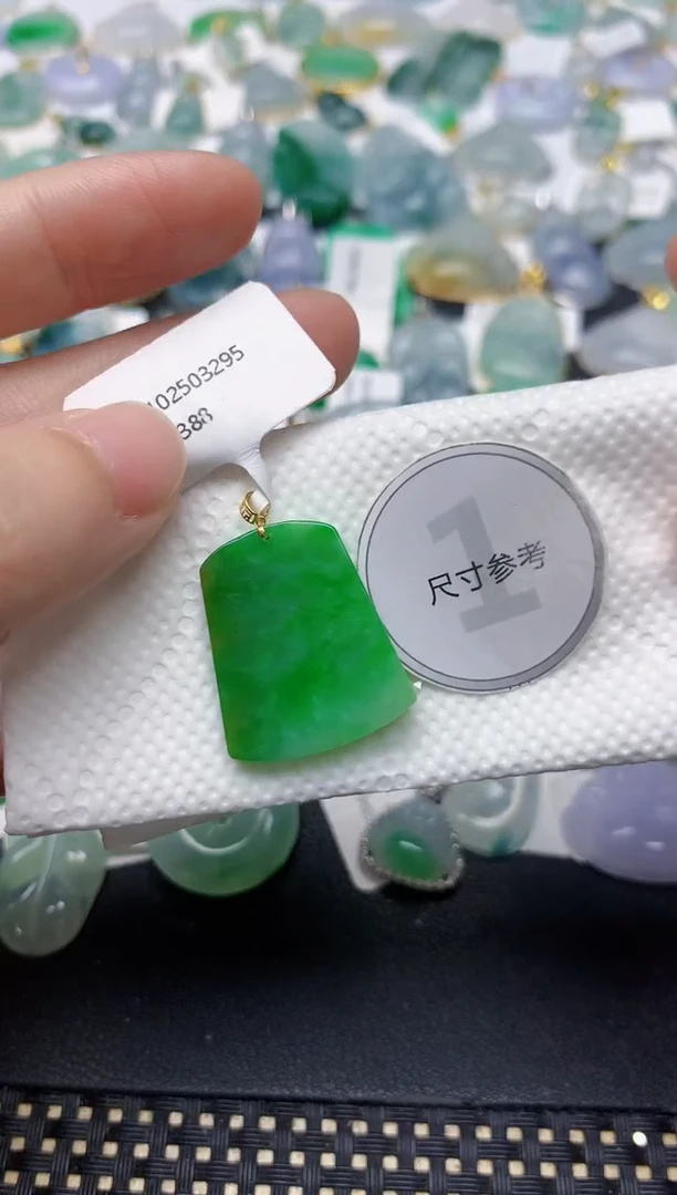 颈饰18K金镶嵌翡翠天然缅甸A货翡翠