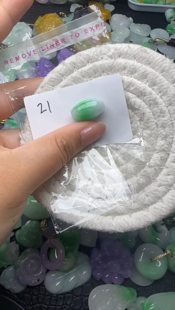 颈饰未镶嵌翡翠缅甸翡翠吊坠