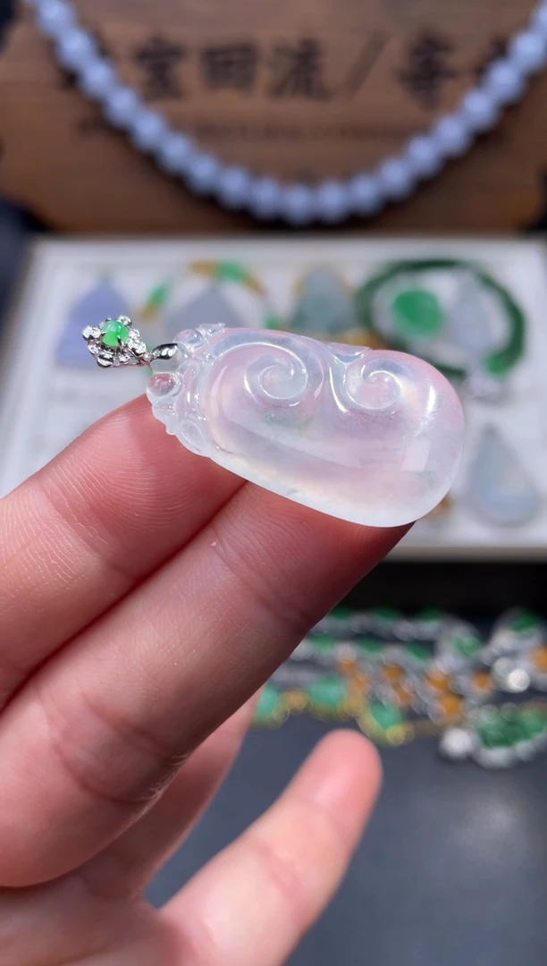 【闪购商品】翡翠颈饰18K金镶嵌13...........