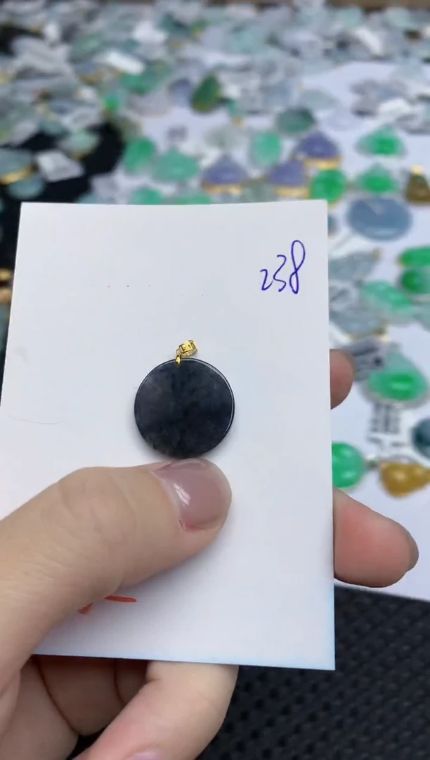 【闪购商品】翡翠挂件18K金镶嵌天然翡翠A货