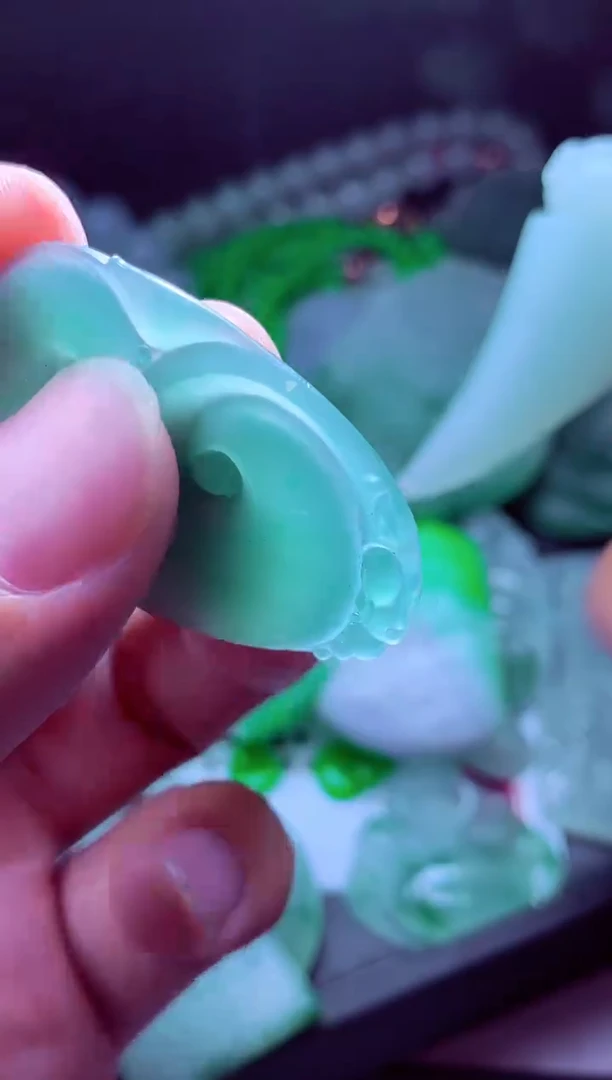 未镶嵌定制翡翠娃**? 翡翠毛货定制