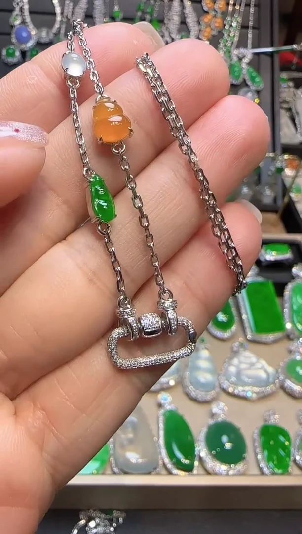 【闪购商品】翡翠颈饰18K金镶嵌葫芦