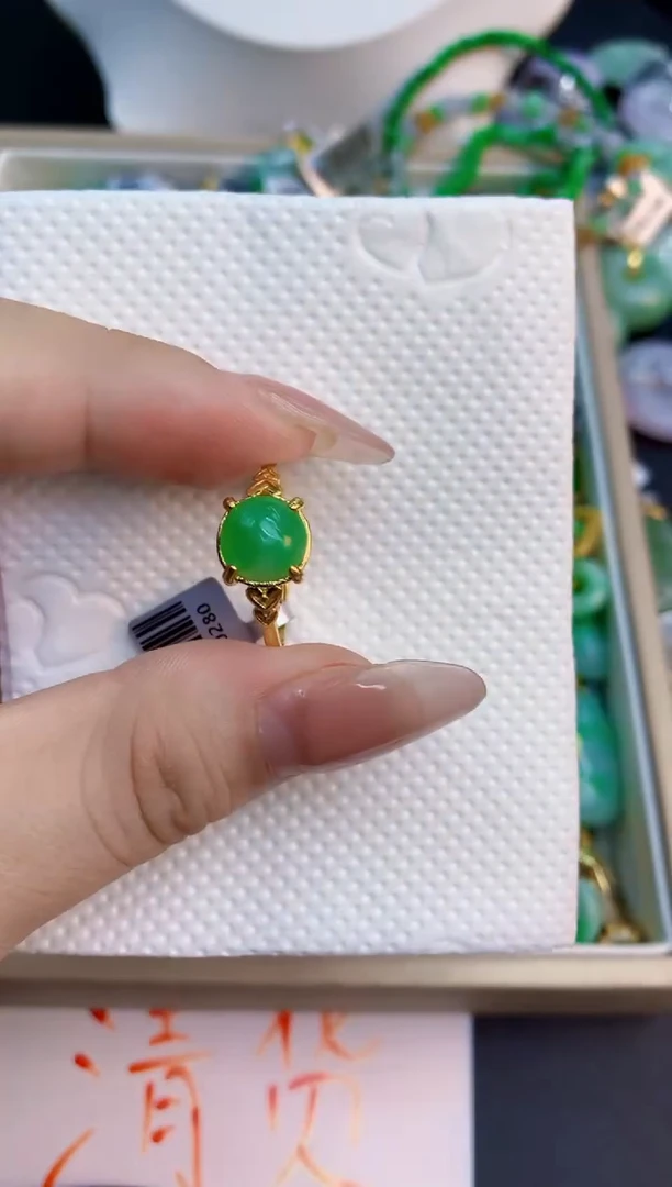 翡翠未镶嵌颈饰1