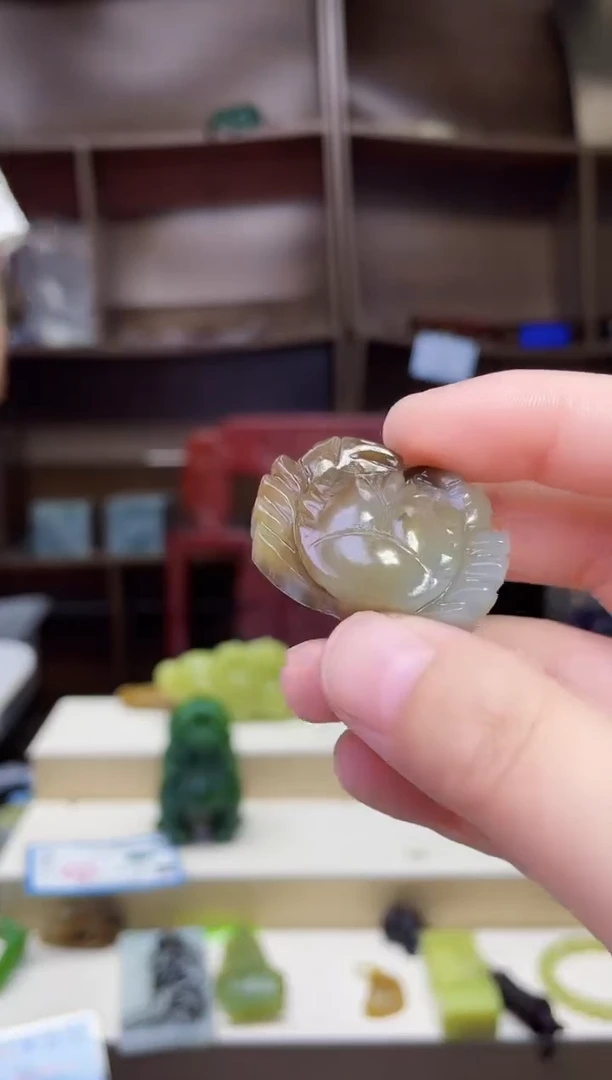 和田玉未镶嵌颈饰1