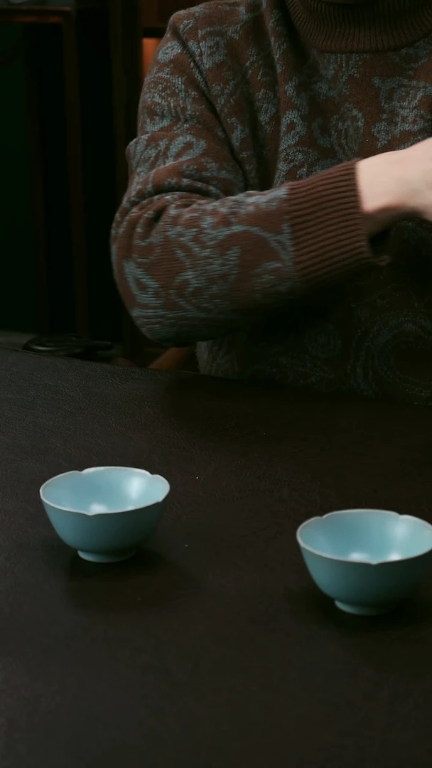 【闪购商品】其他汝官窑微微瑕花口若琛杯39