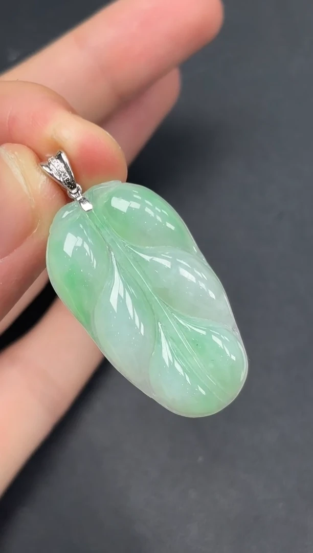 18K金镶嵌挂件翡翠叶子