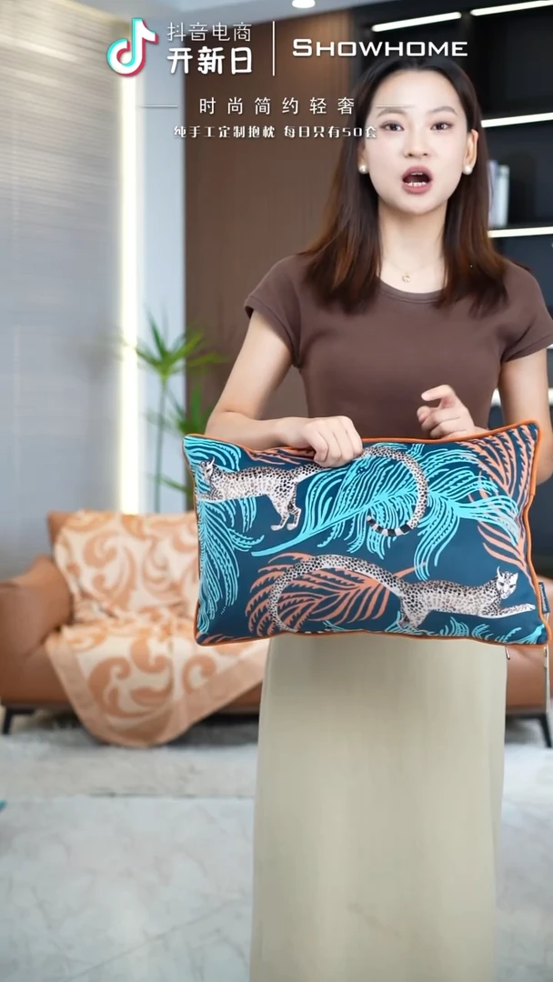 化纤豹纹图案腰枕30X50