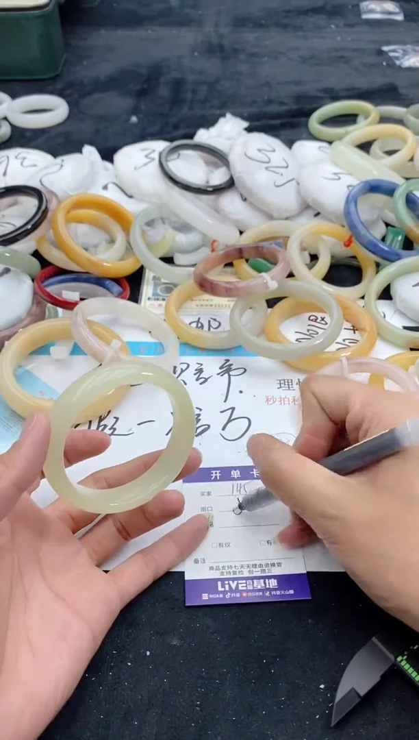 【闪购商品】石英质玉手镯未镶嵌145+56-57