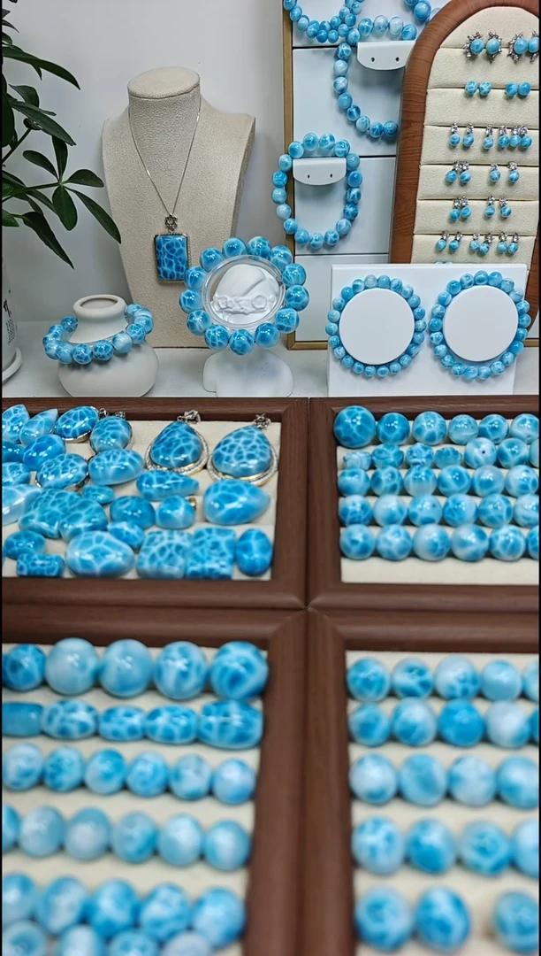 18K金镶嵌针钠钙石（海纹石）手链光**使多样性发一