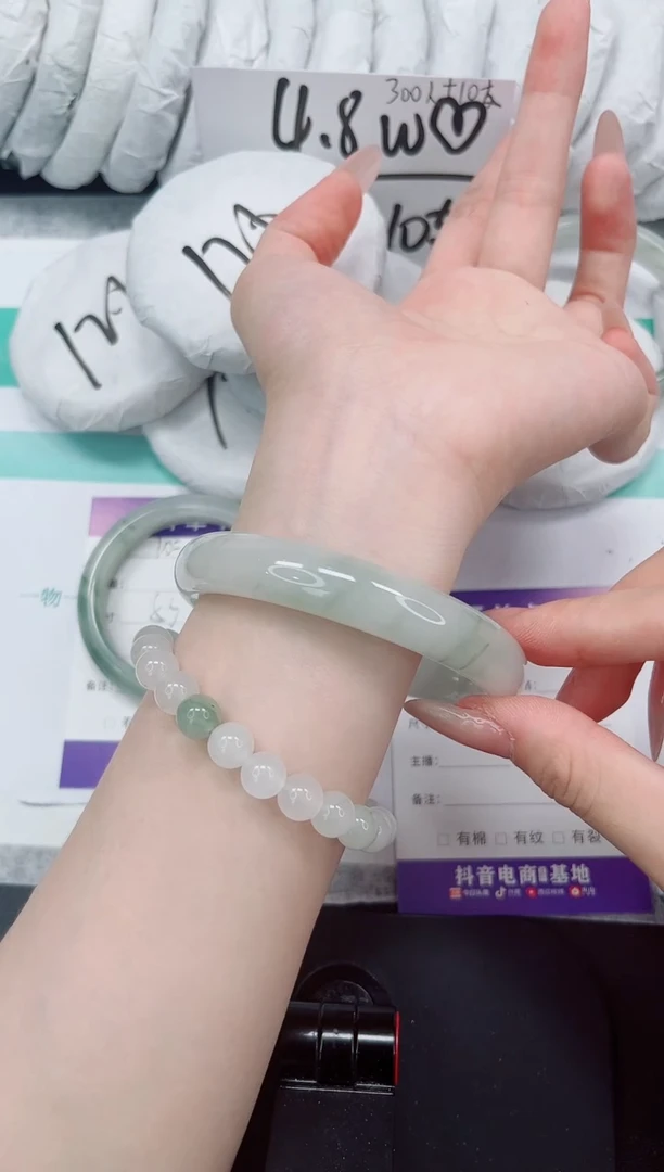 石英质玉手镯未镶嵌210-64