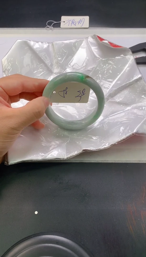 翡翠手镯未镶嵌83