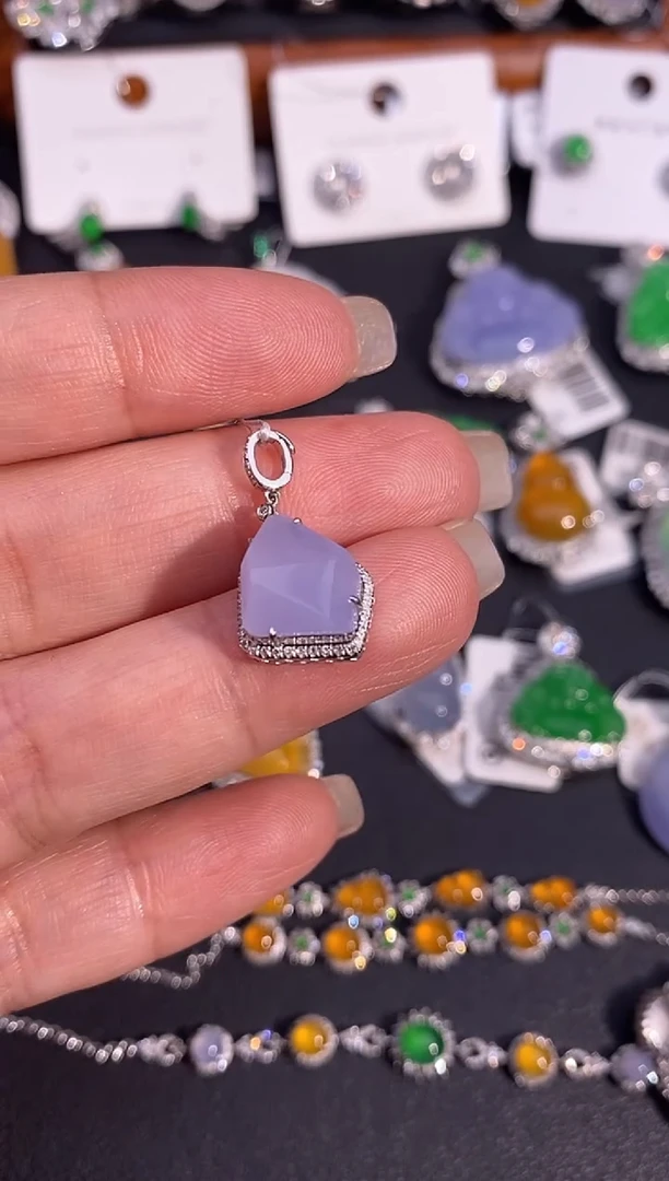 【闪购商品】翡翠颈饰18K金镶嵌吊坠