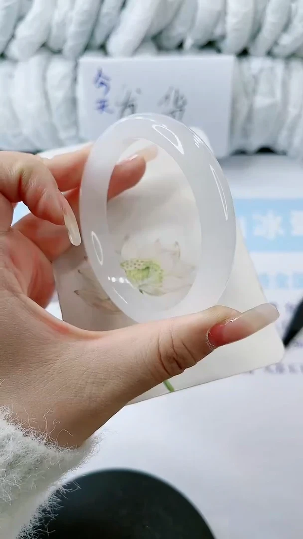 【闪购商品】石英质玉手镯合金多样性发货V260