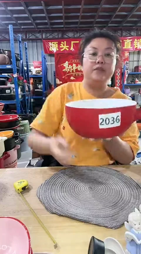 2036瑕疵红色手把锅不带盖孤品