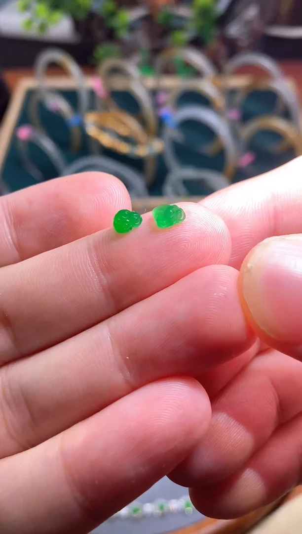 【闪购商品】翡翠颈饰未镶嵌01/莲蓬