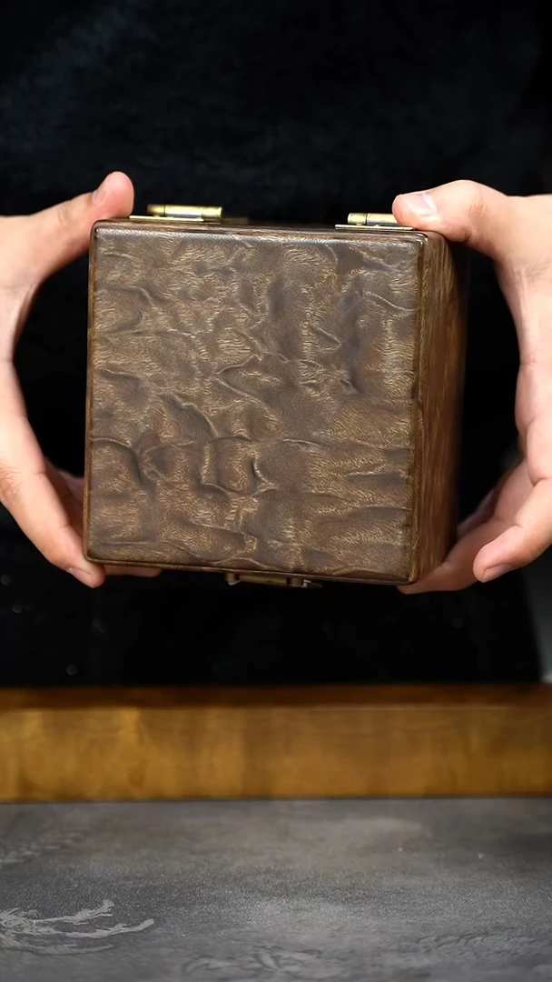 【闪购商品】金丝楠木雕951号阴沉满龙胆纹精工一木一器首饰盒