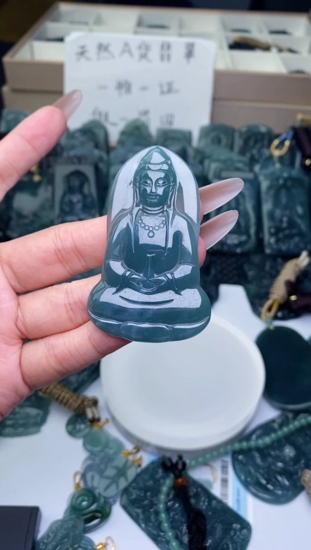 颈饰未镶嵌翡翠