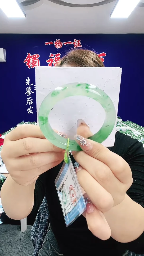 未镶嵌手镯石英质玉（非洲翠）1