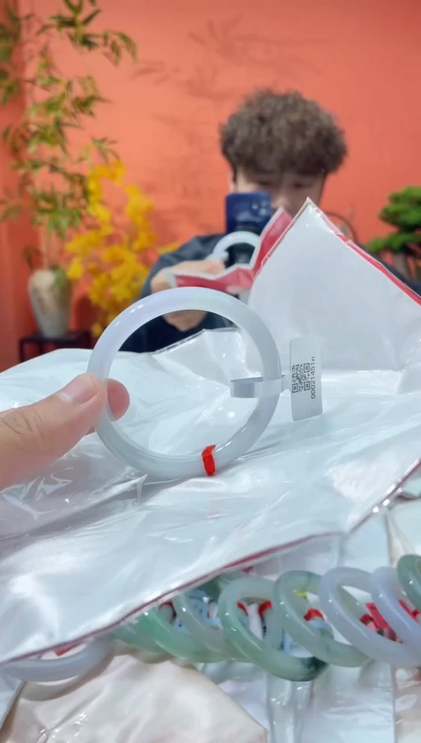 未镶嵌手镯（贵妃镯）翡翠3