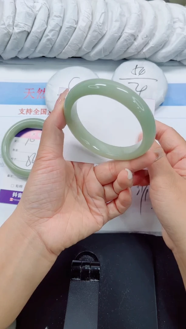 未镶嵌手镯石英质玉77-60.7