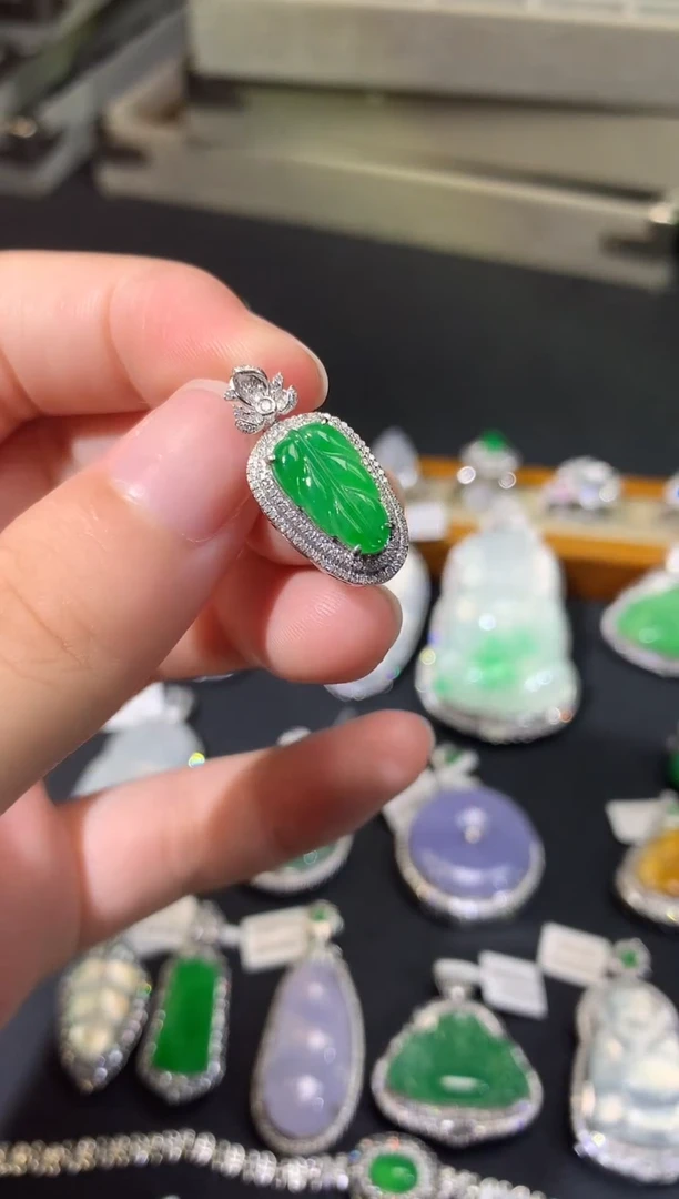 翡翠18K金镶嵌吊坠(不含链)吊坠