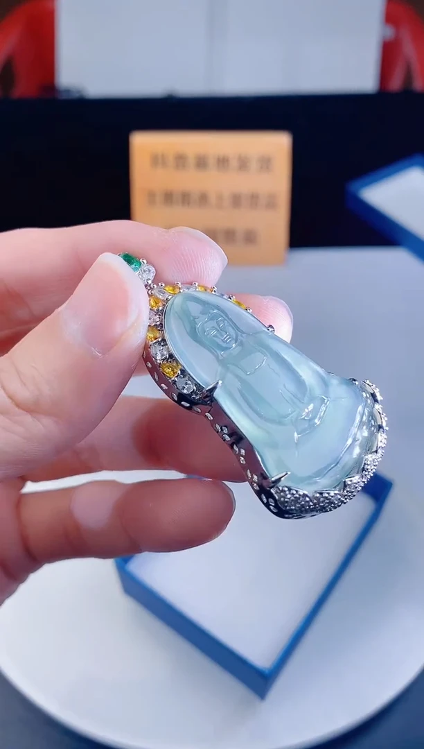 颈饰未镶嵌翡翠