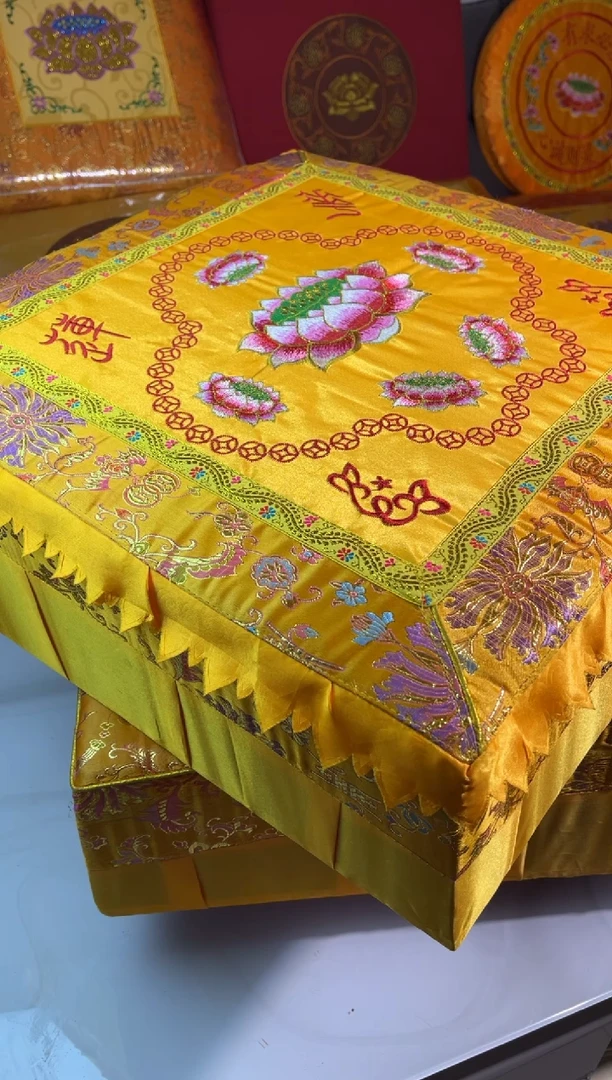 绸缎富贵黄六品莲花50x50