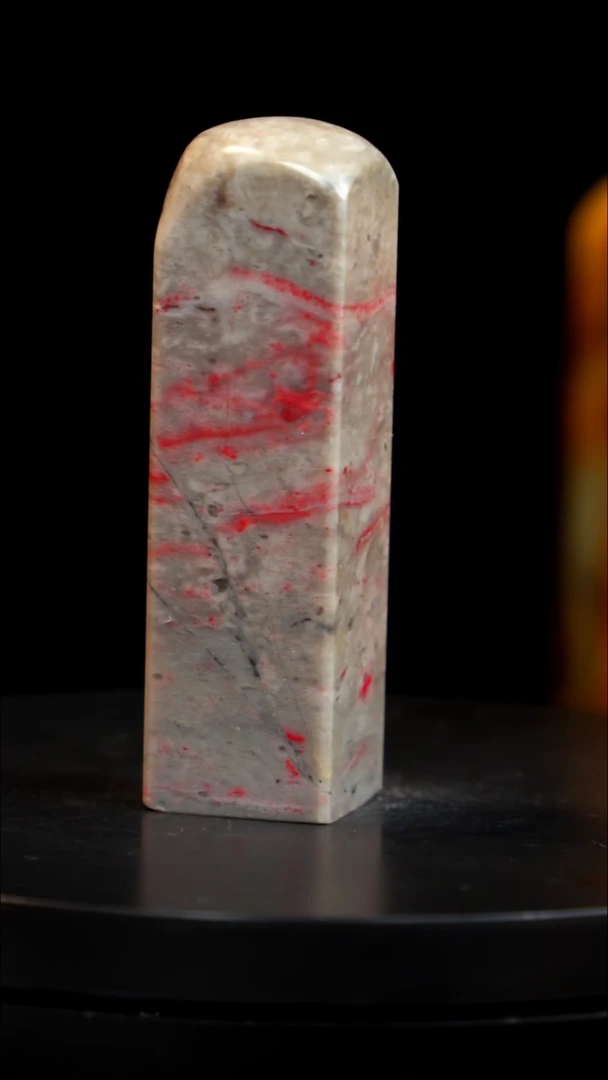 昌化石牛角鸡血石