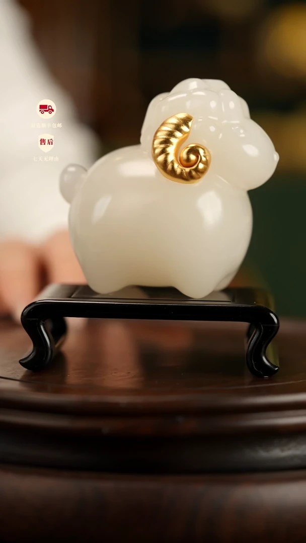 云南石荔枝白雕刻：喜气洋洋摆件