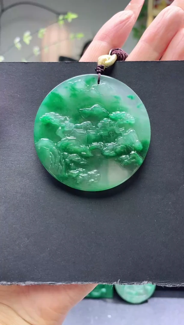 颈饰未镶嵌石英质玉山水牌