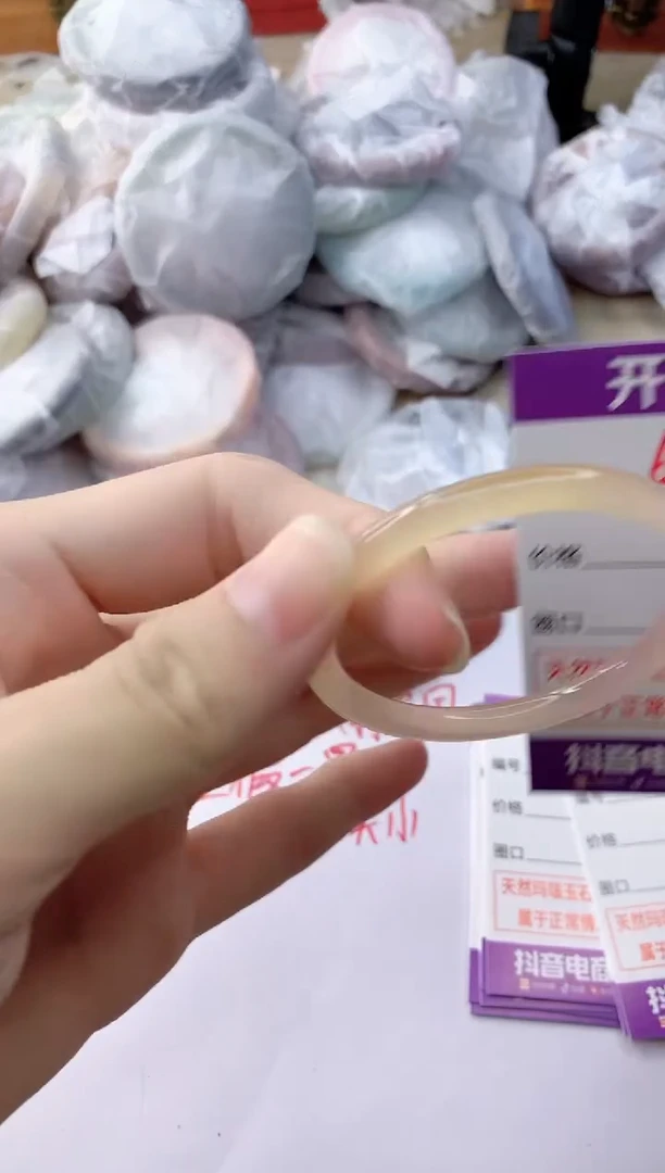 玛瑙/玉髓手镯未镶嵌656