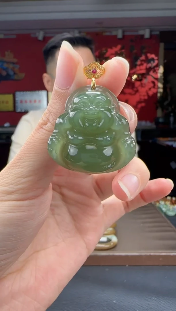 颈饰18K金镶嵌和田玉湖水绿佛公