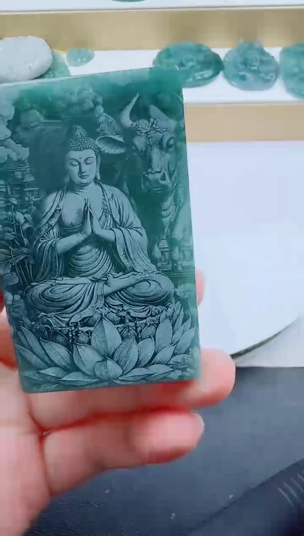 颈饰未镶嵌翡翠本命佛牛