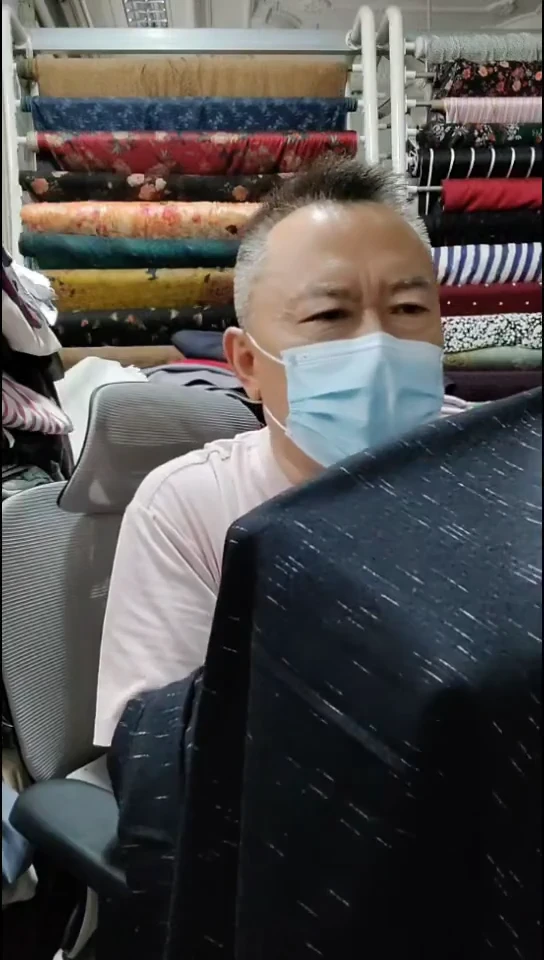 深色流线图案针织布料
