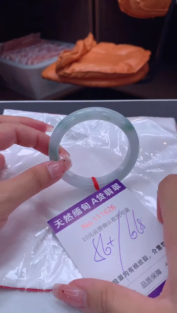 未镶嵌手镯翡翠有纹，完美者勿拍