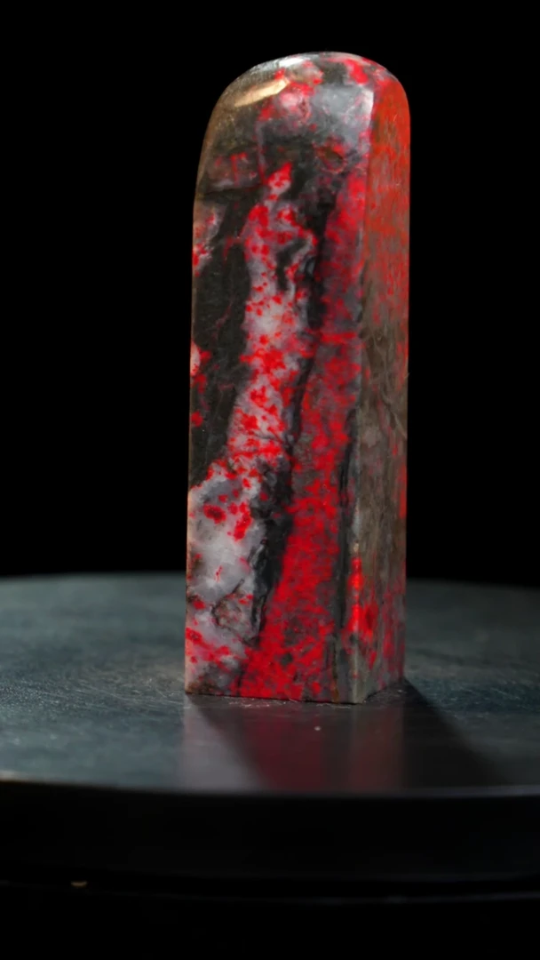 鸡血石黑牛角鸡血石