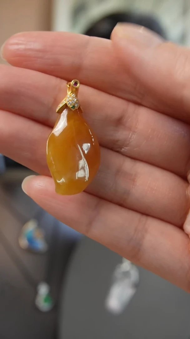 【闪购商品】翡翠吊坠(不含链)18K金镶嵌天然缅甸翡翠吊坠