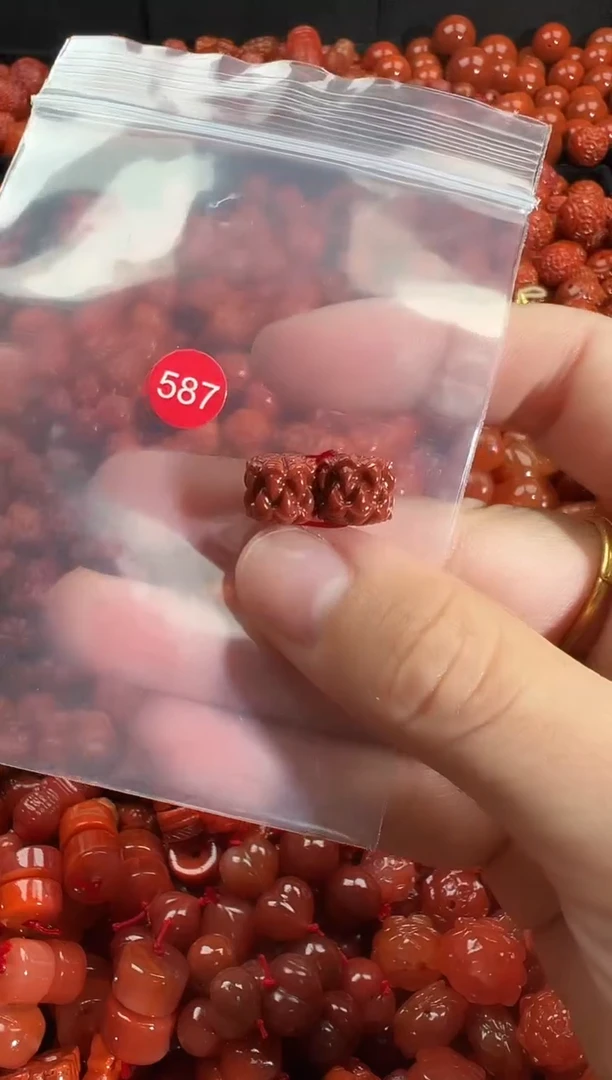 颈饰未镶嵌南红玛瑙1