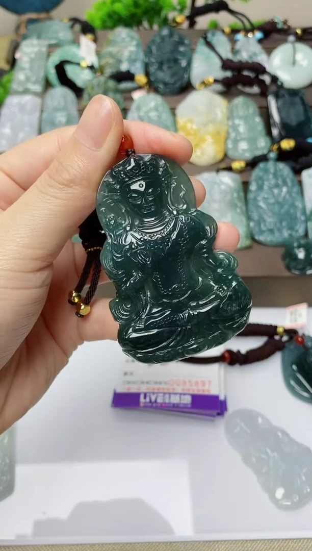 翡翠未镶嵌颈饰