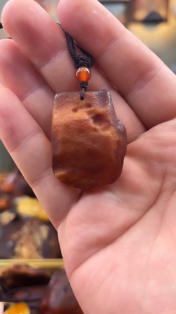 未镶嵌颈饰琥珀吊坠